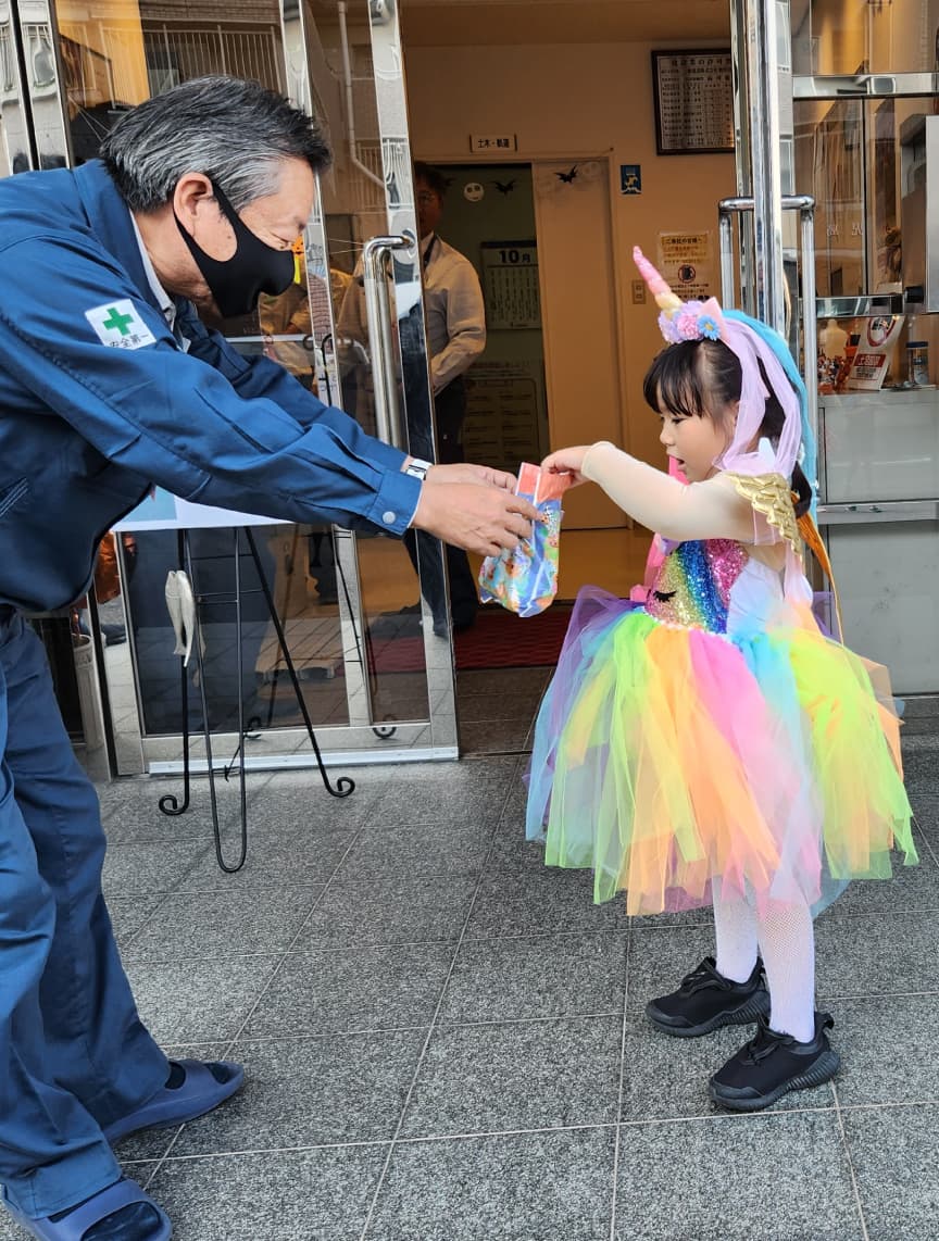 ハロウィンに近所の子供たちが来てくれました〈鹿児島支店〉