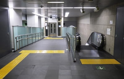 東京都 新宿西口駅EV